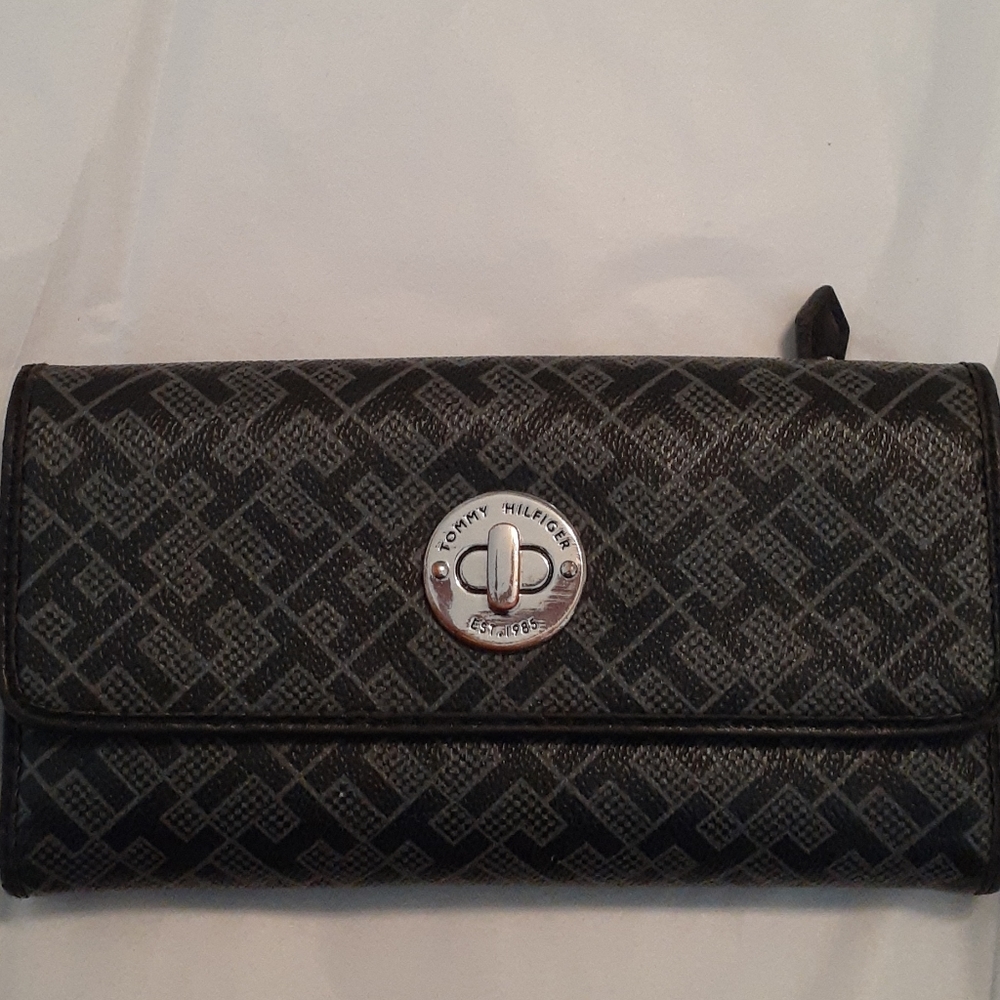Tommy Hilfiger wallet with checkbook sleeve